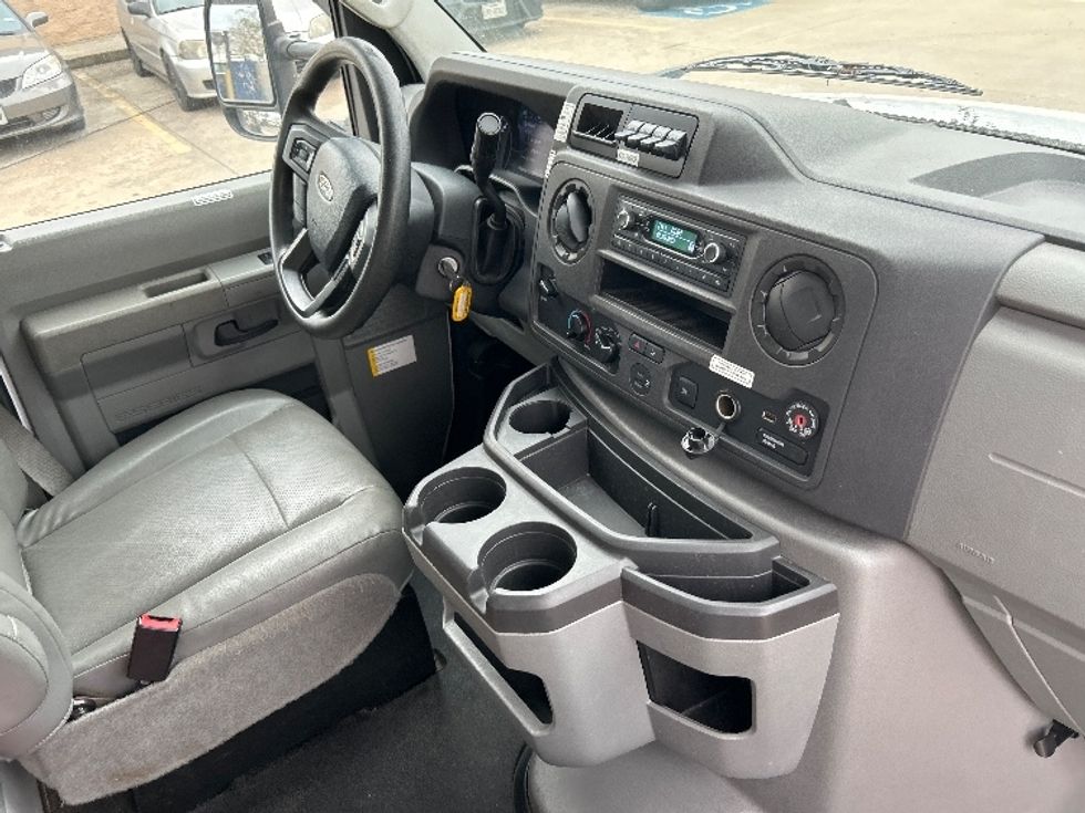 Light Duty Box Truck-Light and Medium Duty Trucks-Ford-2022-E350-Houston-TX-91,616\n\t\tmiles-$ 31,750 - Image 22
