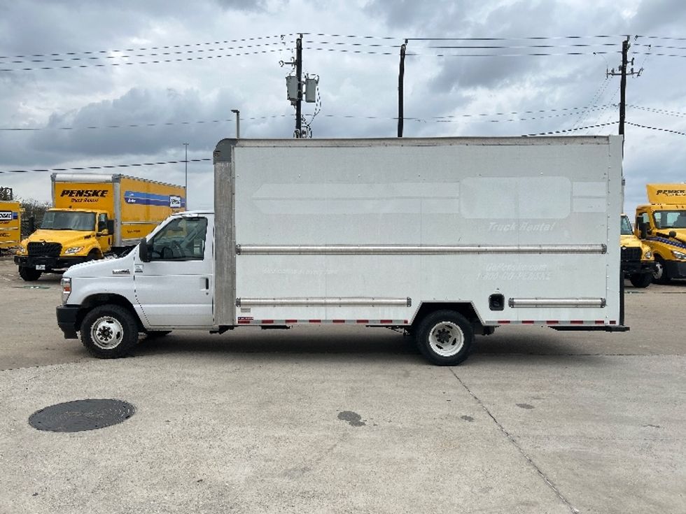 Light Duty Box Truck-Light and Medium Duty Trucks-Ford-2022-E350-Houston-TX-91,616\n\t\tmiles-$ 31,750 - Image 4