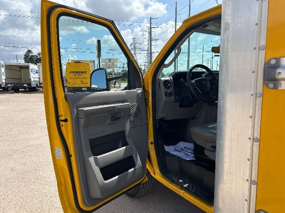 Light Duty Box Truck-Light and Medium Duty Trucks-Ford-2022-E350-Houston-TX-99,387\n\t\tmiles-$ 28,000 - Image 16
