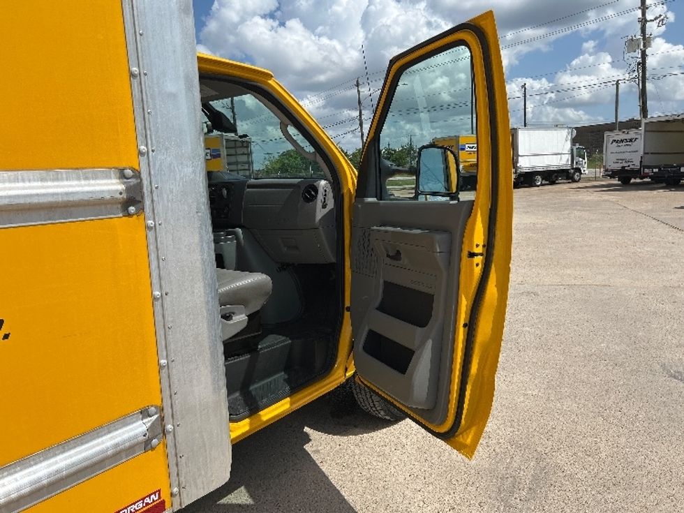 Light Duty Box Truck-Light and Medium Duty Trucks-Ford-2022-E350-Houston-TX-99,387\n\t\tmiles-$ 28,000 - Image 20