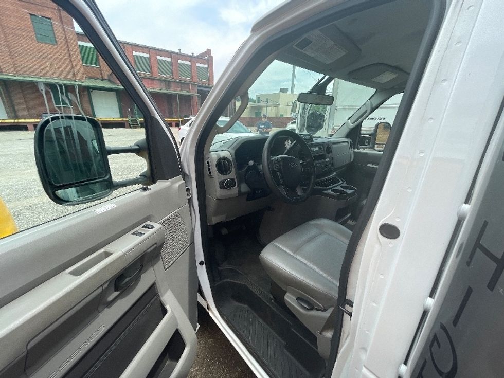 Light Duty Box Truck-Light and Medium Duty Trucks-Ford-2022-E350-Huntington-WV-85,100\n\t\tmiles-$ 36,750 - Image 15