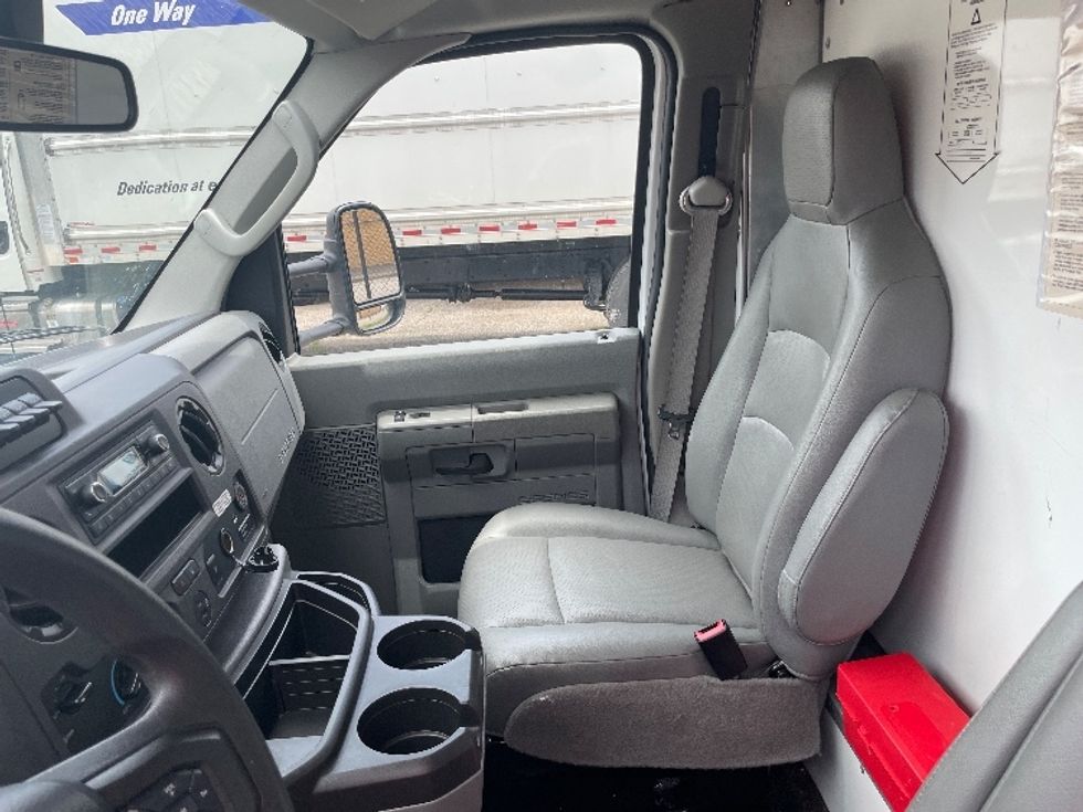 Light Duty Box Truck-Light and Medium Duty Trucks-Ford-2022-E350-Huntington-WV-85,100\n\t\tmiles-$ 36,750 - Image 18