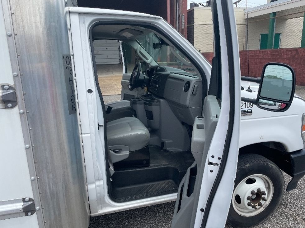 Light Duty Box Truck-Light and Medium Duty Trucks-Ford-2022-E350-Huntington-WV-85,100\n\t\tmiles-$ 36,750 - Image 19