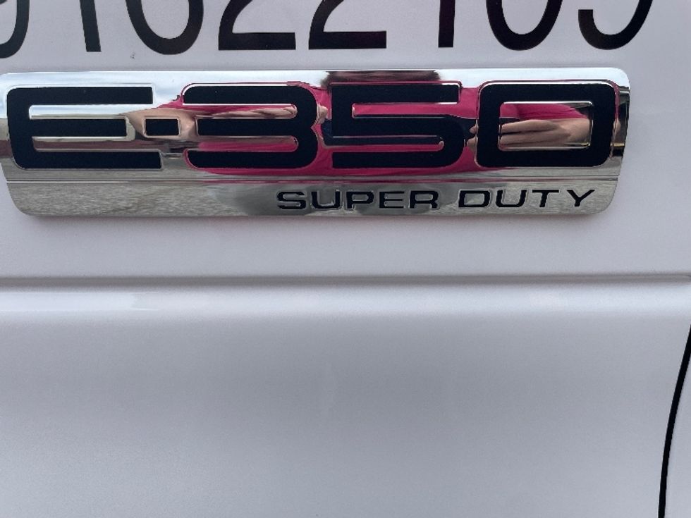 Light Duty Box Truck-Light and Medium Duty Trucks-Ford-2022-E350-Huntington-WV-85,100\n\t\tmiles-$ 36,750 - Image 24