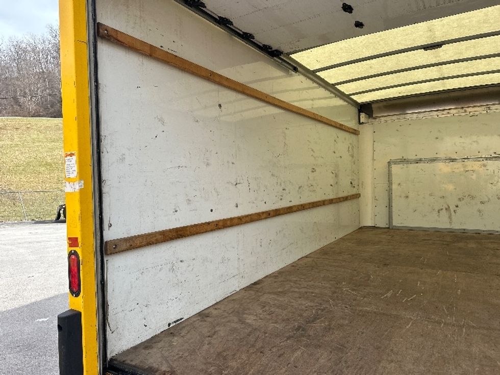 Light Duty Box Truck-Light and Medium Duty Trucks-Ford-2022-E350-Huntington-WV-97,988\n\t\tmiles-$ 27,250 - Image 11