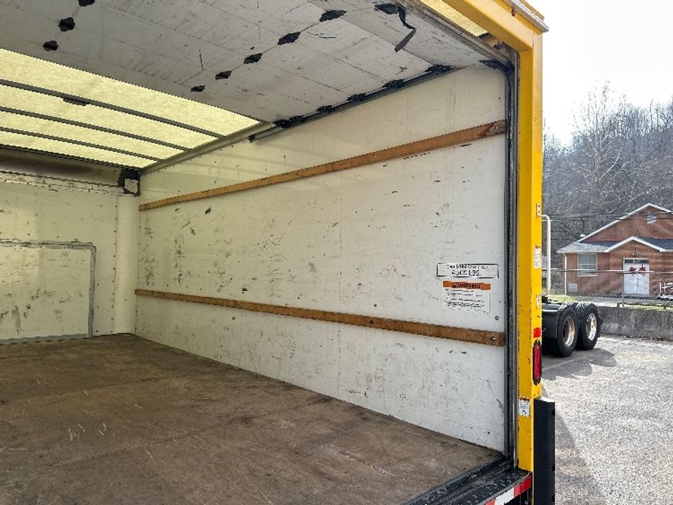 Light Duty Box Truck-Light and Medium Duty Trucks-Ford-2022-E350-Huntington-WV-97,988\n\t\tmiles-$ 27,250 - Image 12