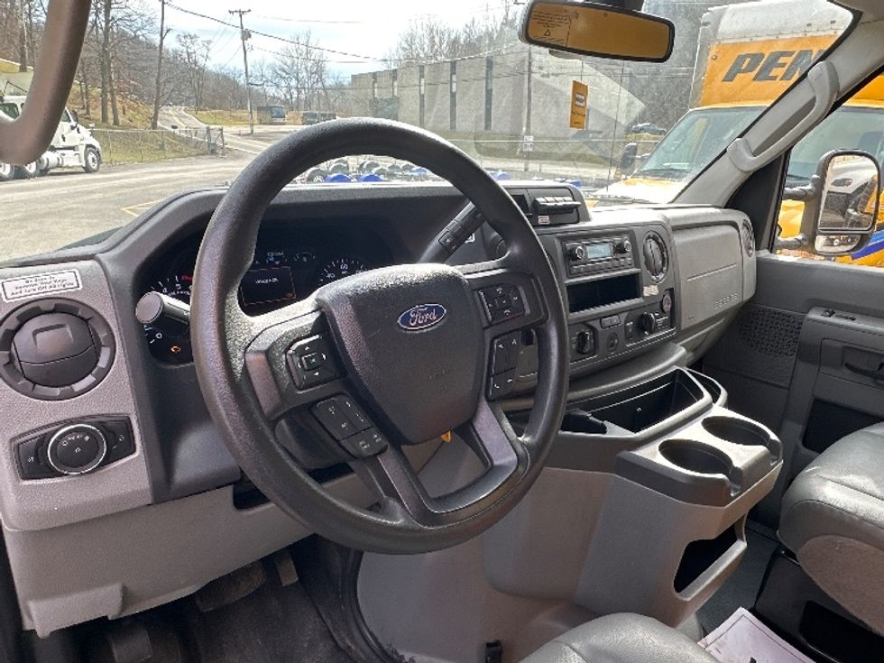 Light Duty Box Truck-Light and Medium Duty Trucks-Ford-2022-E350-Huntington-WV-97,988\n\t\tmiles-$ 27,250 - Image 17