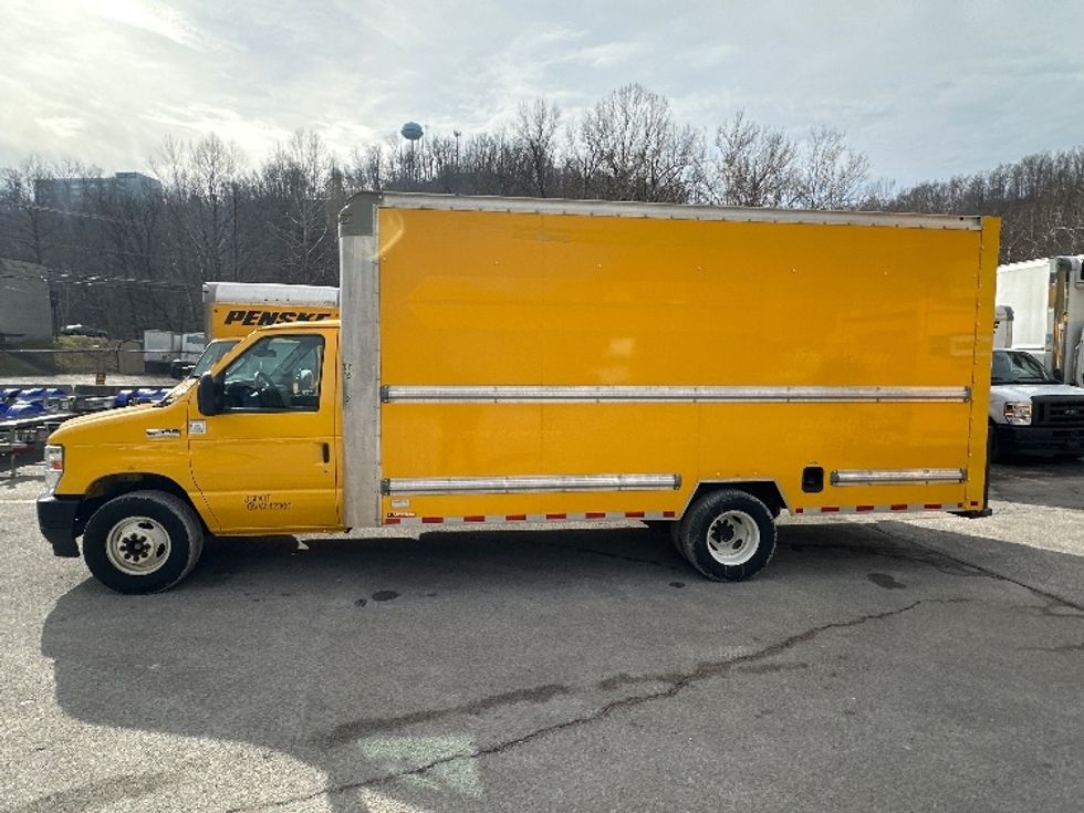 Light Duty Box Truck-Light and Medium Duty Trucks-Ford-2022-E350-Huntington-WV-97,988\n\t\tmiles-$ 27,250 - Image 4