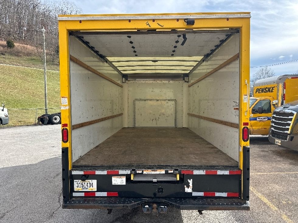 Light Duty Box Truck-Light and Medium Duty Trucks-Ford-2022-E350-Huntington-WV-97,988\n\t\tmiles-$ 27,250 - Image 8