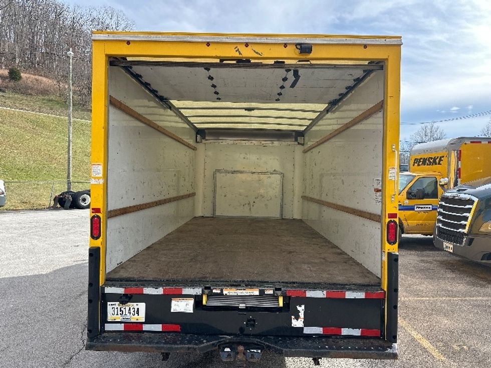Light Duty Box Truck-Light and Medium Duty Trucks-Ford-2022-E350-Huntington-WV-97,988\n\t\tmiles-$ 27,250 - Image 9