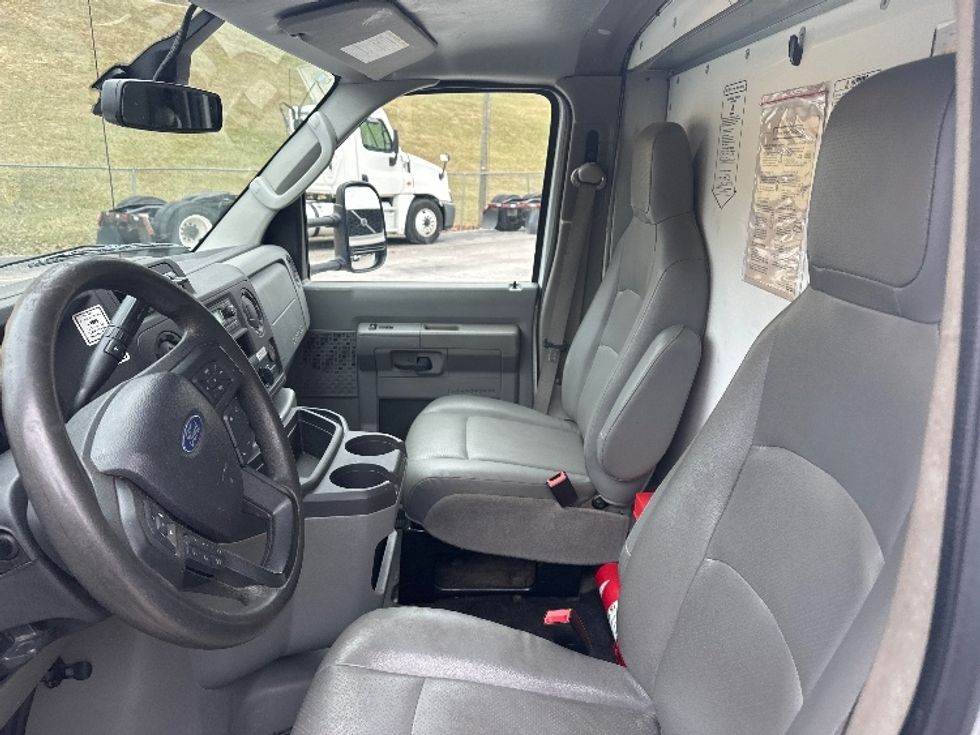 Light Duty Box Truck-Light and Medium Duty Trucks-Ford-2022-E350-Huntington-WV-99,508\n\t\tmiles-$ 30,000 - Image 19