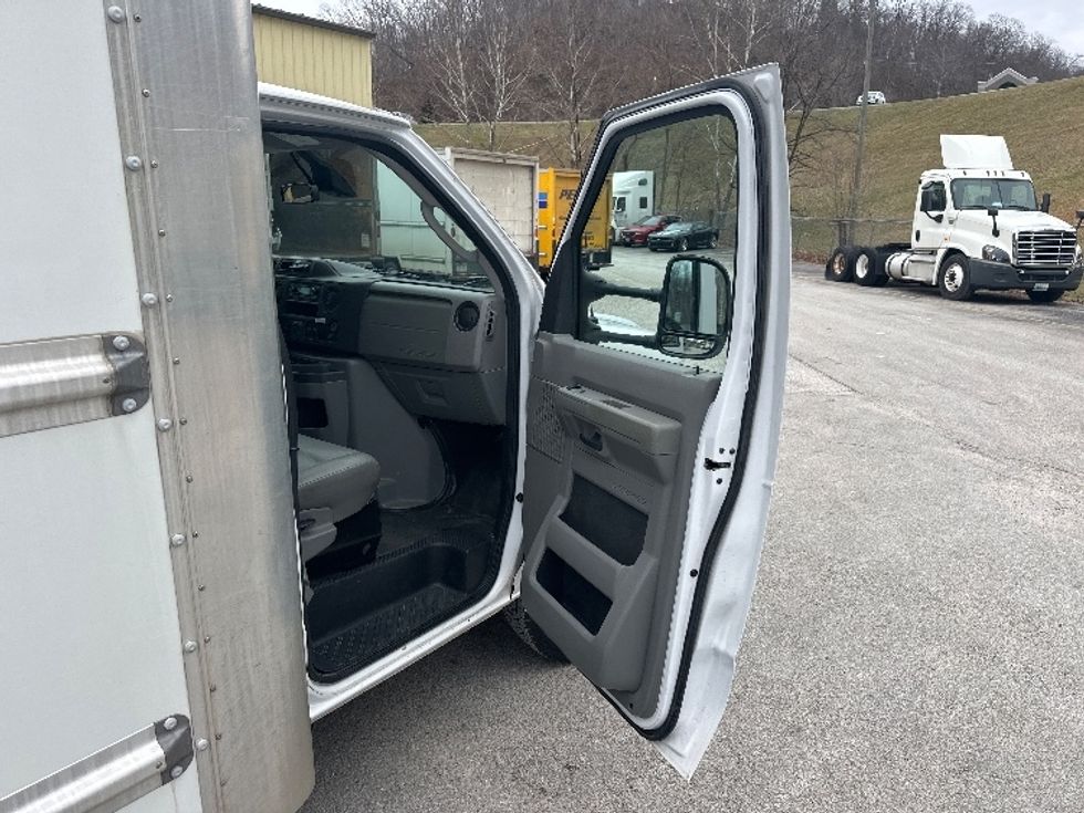 Light Duty Box Truck-Light and Medium Duty Trucks-Ford-2022-E350-Huntington-WV-99,508\n\t\tmiles-$ 30,000 - Image 20