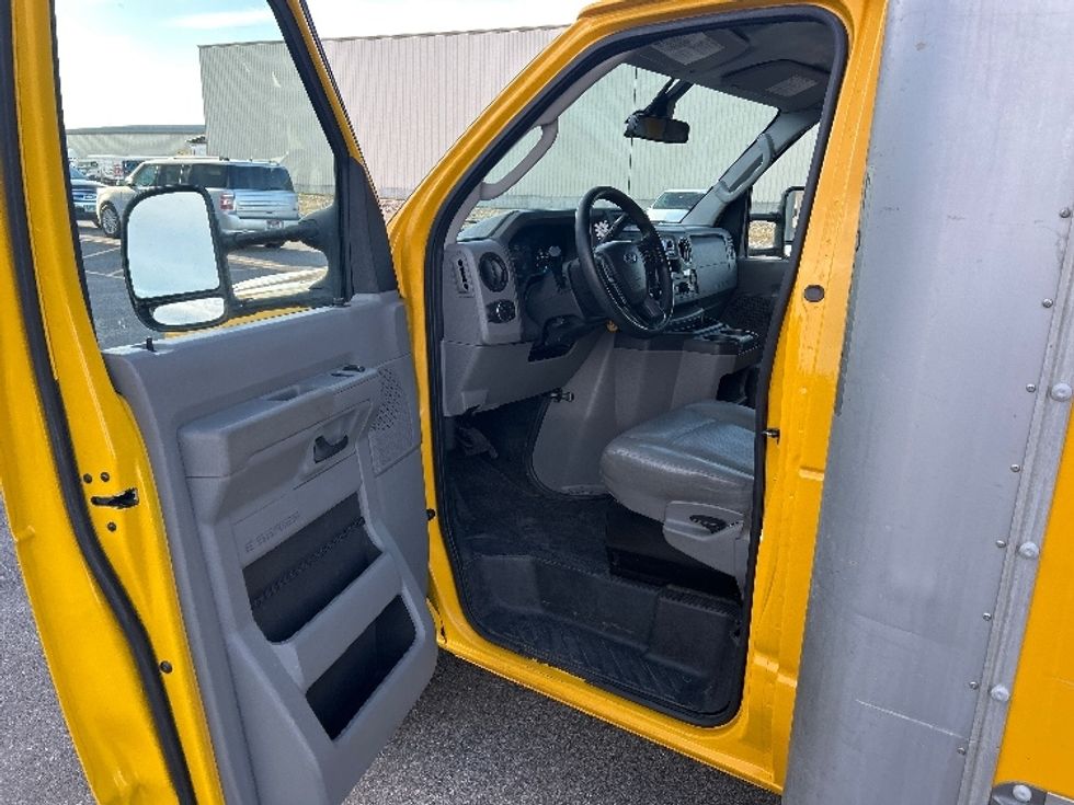 Light Duty Box Truck-Light and Medium Duty Trucks-Ford-2022-E350-Idaho Falls-ID-90,352\n\t\tmiles-$ 30,000 - Image 16