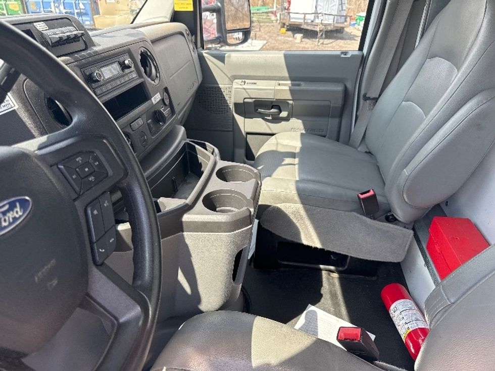 Light Duty Box Truck-Light and Medium Duty Trucks-Ford-2022-E350-Indianapolis-IN-101,285\n\t\tmiles-$ 29,750 - Image 16