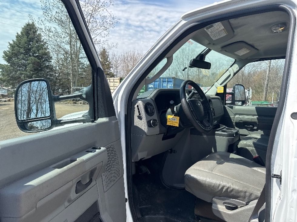 Light Duty Box Truck-Light and Medium Duty Trucks-Ford-2022-E350-Indianapolis-IN-101,285\n\t\tmiles-$ 29,750 - Image 17