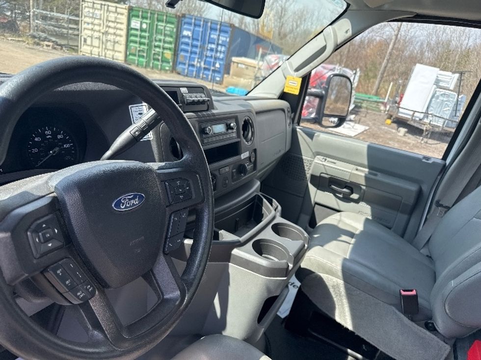 Light Duty Box Truck-Light and Medium Duty Trucks-Ford-2022-E350-Indianapolis-IN-101,285\n\t\tmiles-$ 29,750 - Image 18