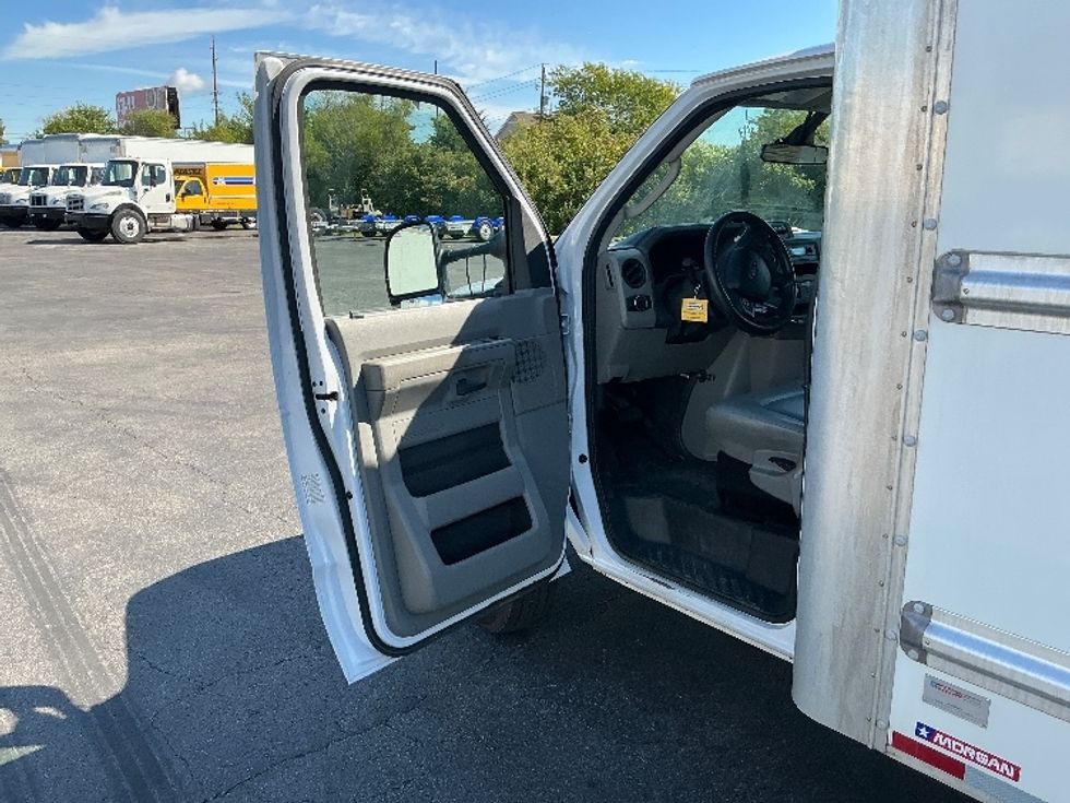 Light Duty Box Truck-Light and Medium Duty Trucks-Ford-2022-E350-Indianapolis-IN-107,392\n\t\tmiles-$ 28,250 - Image 16