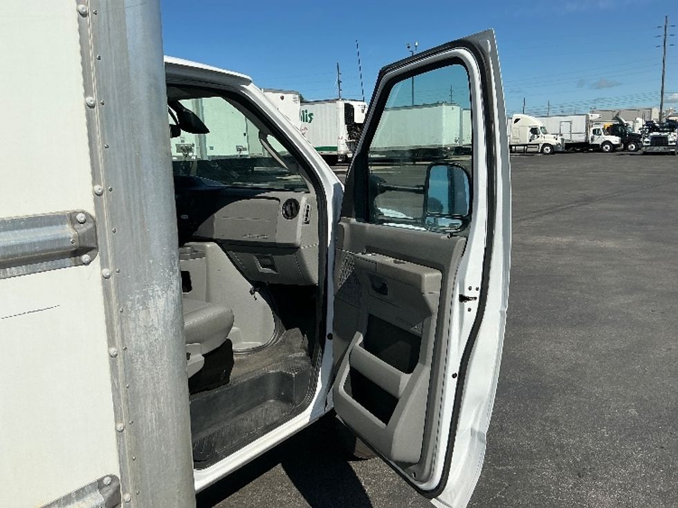 Light Duty Box Truck-Light and Medium Duty Trucks-Ford-2022-E350-Indianapolis-IN-107,392\n\t\tmiles-$ 28,250 - Image 20