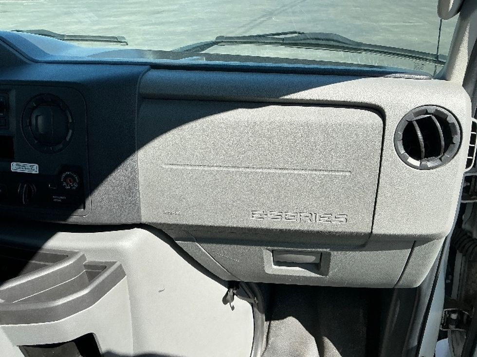 Light Duty Box Truck-Light and Medium Duty Trucks-Ford-2022-E350-Indianapolis-IN-107,392\n\t\tmiles-$ 28,250 - Image 21