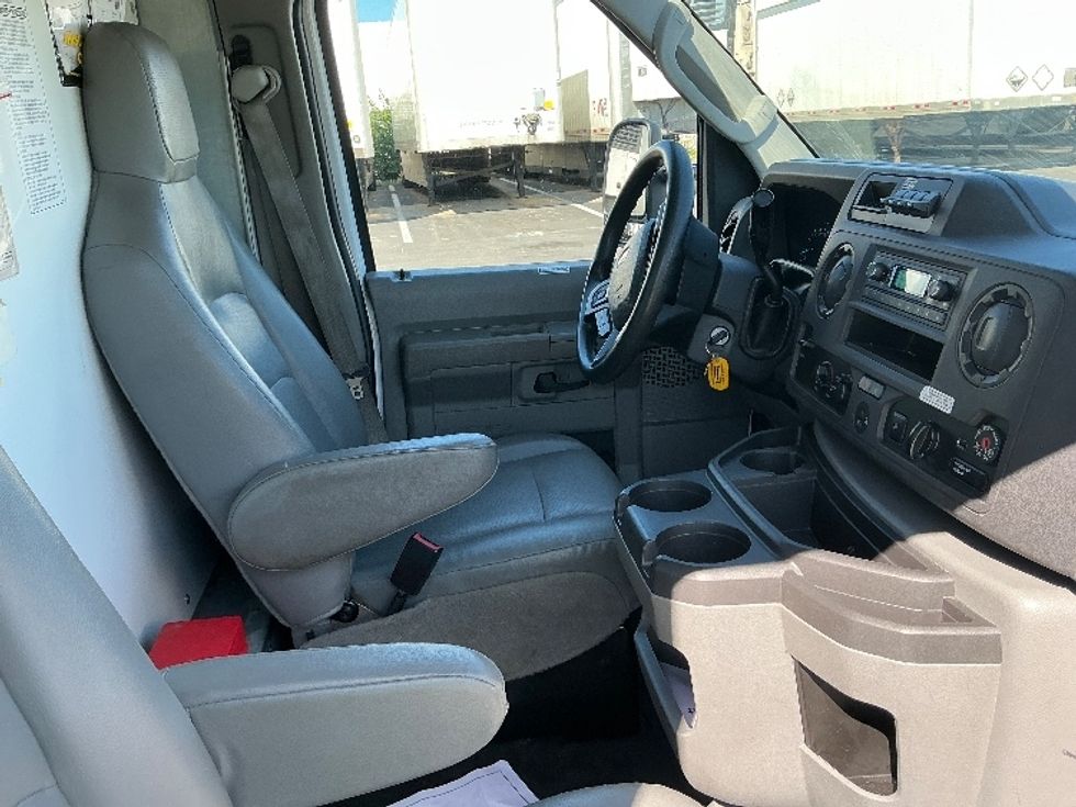 Light Duty Box Truck-Light and Medium Duty Trucks-Ford-2022-E350-Indianapolis-IN-107,392\n\t\tmiles-$ 28,250 - Image 22