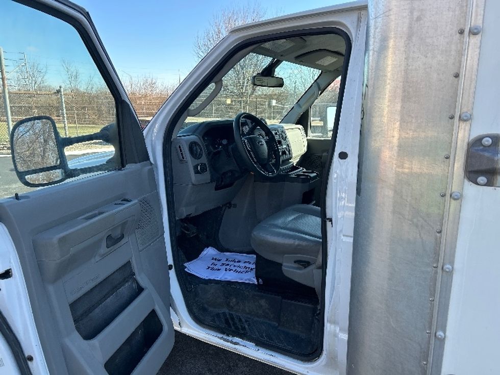 Light Duty Box Truck-Light and Medium Duty Trucks-Ford-2022-E350-Indianapolis-IN-112,167\n\t\tmiles-$ 28,000 - Image 16