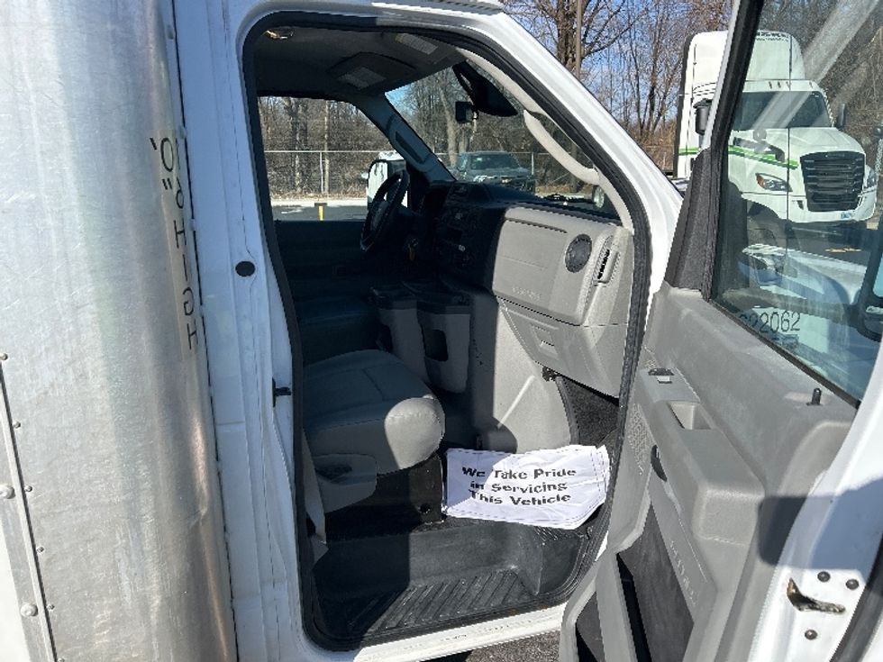 Light Duty Box Truck-Light and Medium Duty Trucks-Ford-2022-E350-Indianapolis-IN-112,167\n\t\tmiles-$ 28,000 - Image 20