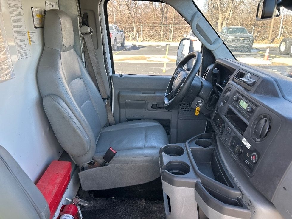 Light Duty Box Truck-Light and Medium Duty Trucks-Ford-2022-E350-Indianapolis-IN-112,167\n\t\tmiles-$ 28,000 - Image 22