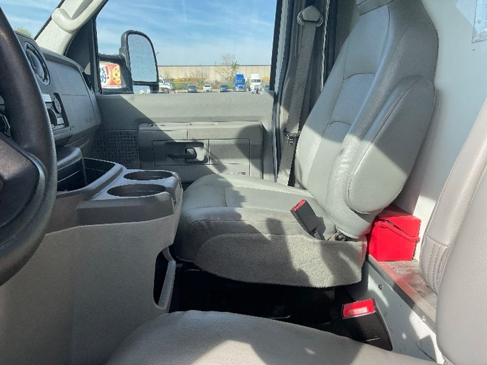 Light Duty Box Truck-Light and Medium Duty Trucks-Ford-2022-E350-Indianapolis-IN-115,052\n\t\tmiles-$ 27,250 - Image 19