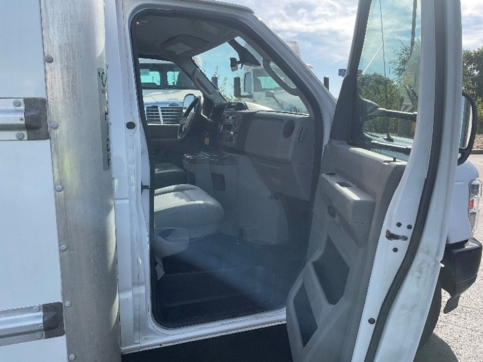 Light Duty Box Truck-Light and Medium Duty Trucks-Ford-2022-E350-Indianapolis-IN-115,052\n\t\tmiles-$ 27,250 - Image 20