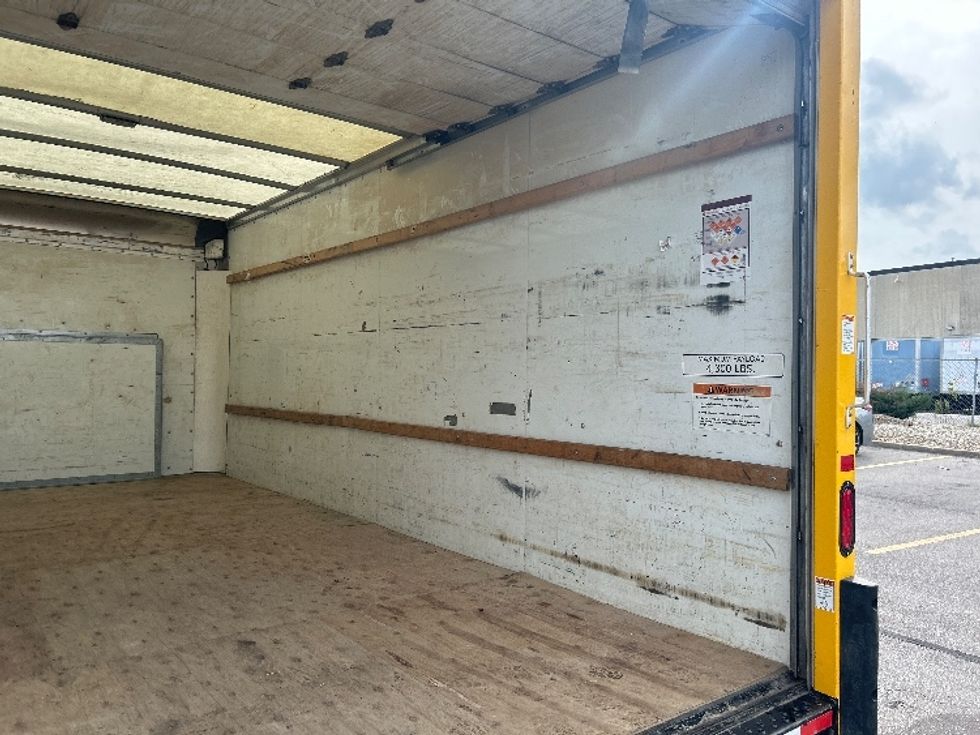 Light Duty Box Truck-Light and Medium Duty Trucks-Ford-2022-E350-Indianapolis-IN-121,700\n\t\tmiles-$ 23,000 - Image 12