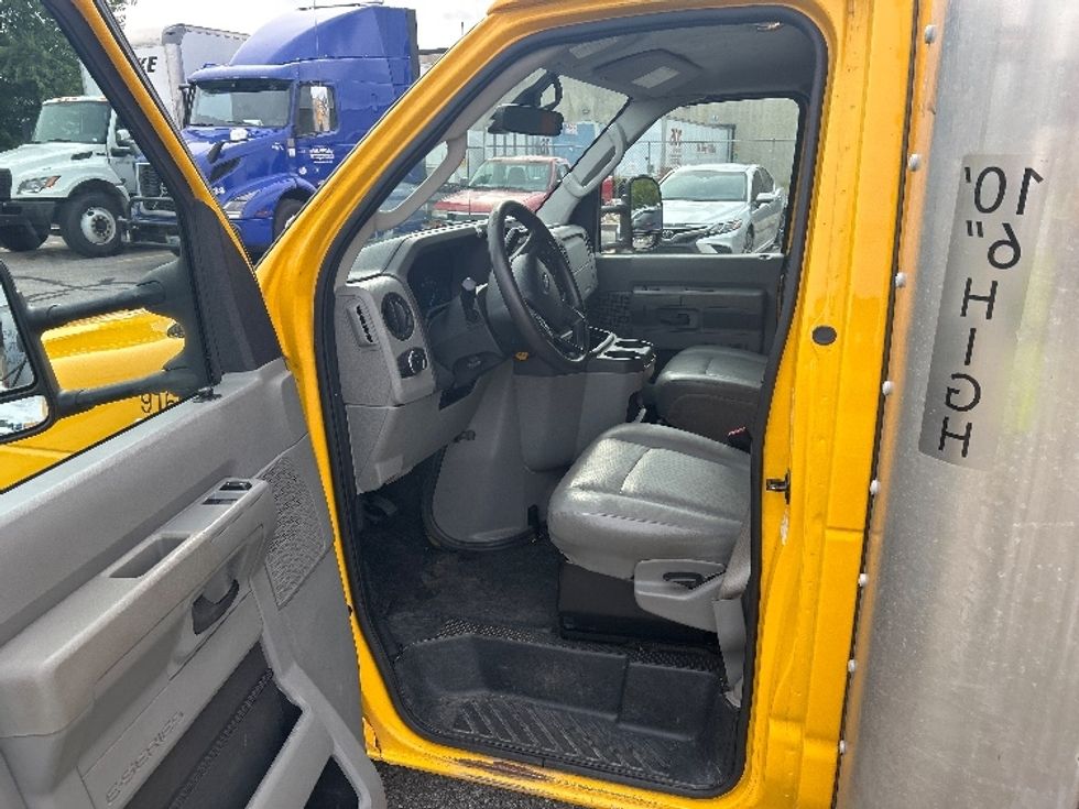Light Duty Box Truck-Light and Medium Duty Trucks-Ford-2022-E350-Indianapolis-IN-121,700\n\t\tmiles-$ 23,000 - Image 16