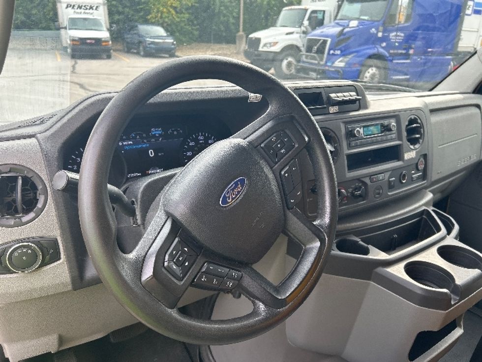Light Duty Box Truck-Light and Medium Duty Trucks-Ford-2022-E350-Indianapolis-IN-121,700\n\t\tmiles-$ 23,000 - Image 17
