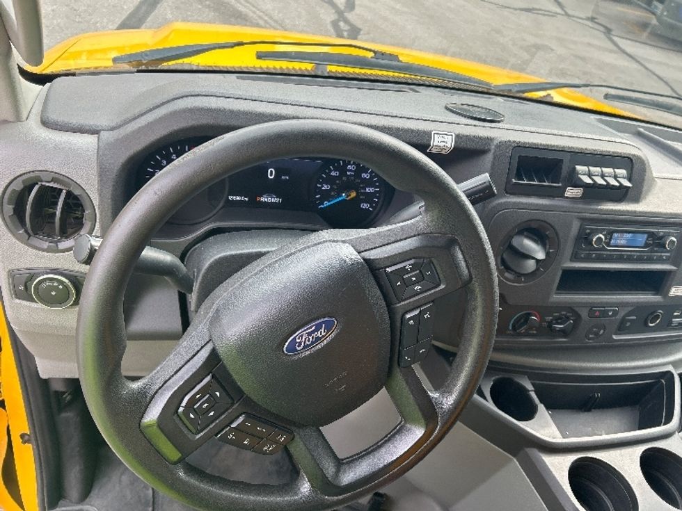 Light Duty Box Truck-Light and Medium Duty Trucks-Ford-2022-E350-Indianapolis-IN-121,700\n\t\tmiles-$ 23,000 - Image 18