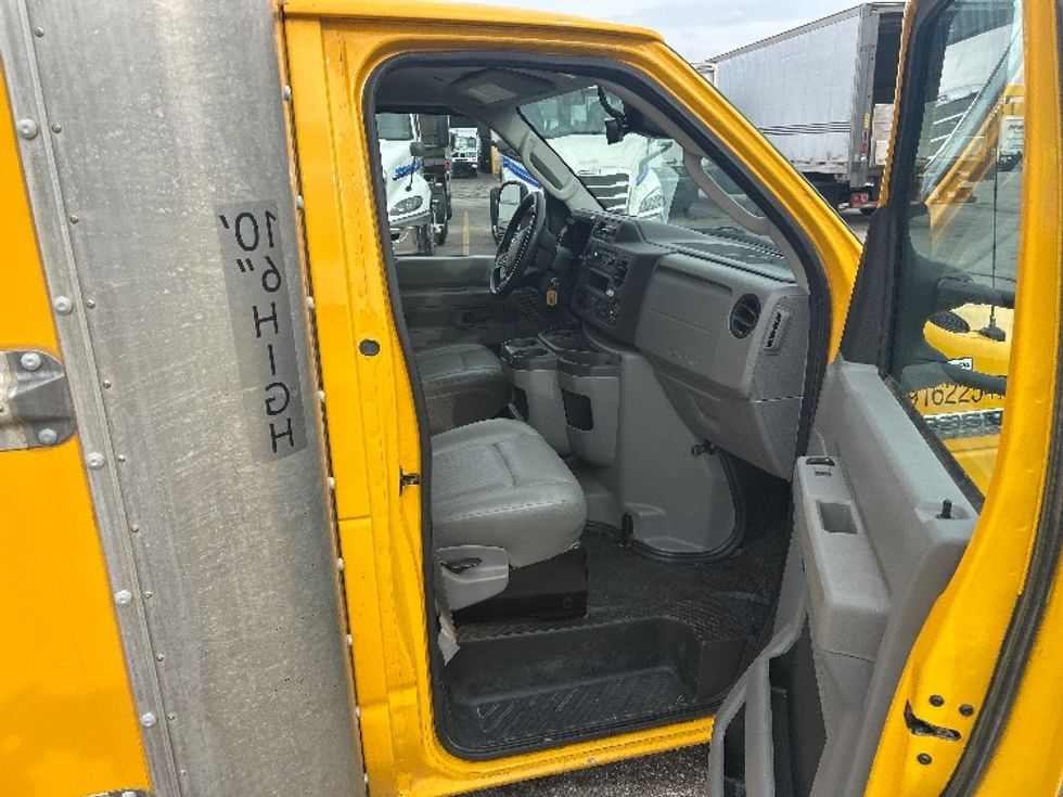 Light Duty Box Truck-Light and Medium Duty Trucks-Ford-2022-E350-Indianapolis-IN-121,700\n\t\tmiles-$ 23,000 - Image 20
