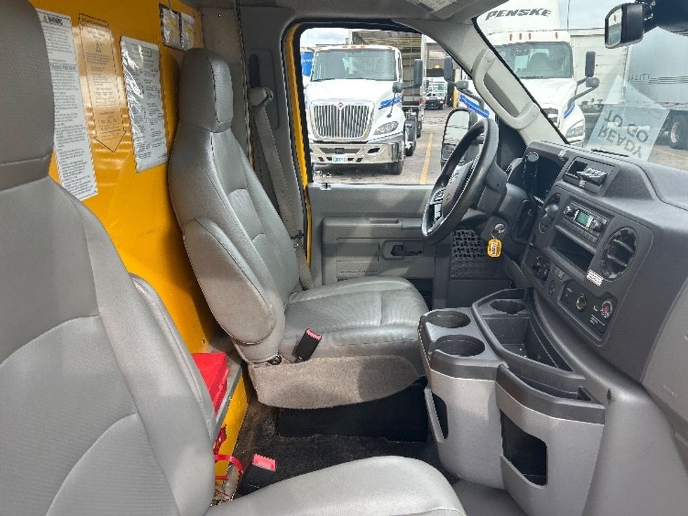 Light Duty Box Truck-Light and Medium Duty Trucks-Ford-2022-E350-Indianapolis-IN-121,700\n\t\tmiles-$ 23,000 - Image 22