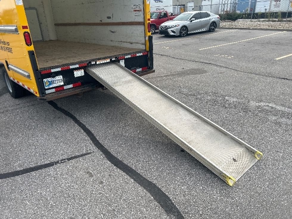 Light Duty Box Truck-Light and Medium Duty Trucks-Ford-2022-E350-Indianapolis-IN-121,700\n\t\tmiles-$ 23,000 - Image 9