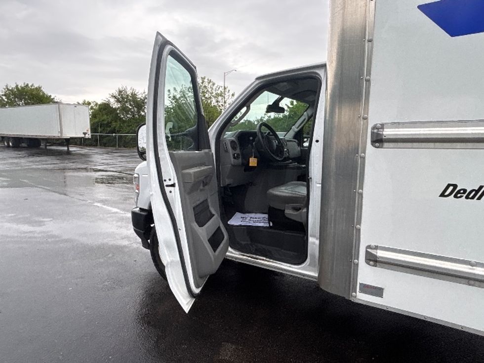 Light Duty Box Truck-Light and Medium Duty Trucks-Ford-2022-E350-Indianapolis-IN-125,265\n\t\tmiles-$ 26,000 - Image 16