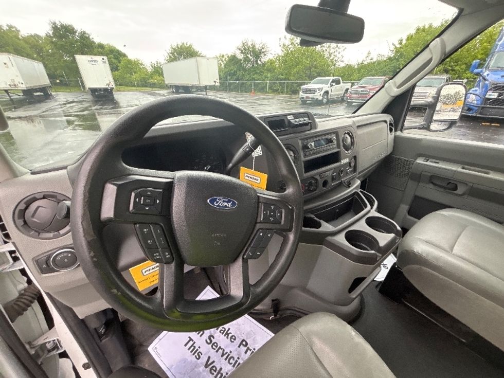 Light Duty Box Truck-Light and Medium Duty Trucks-Ford-2022-E350-Indianapolis-IN-125,265\n\t\tmiles-$ 26,000 - Image 17