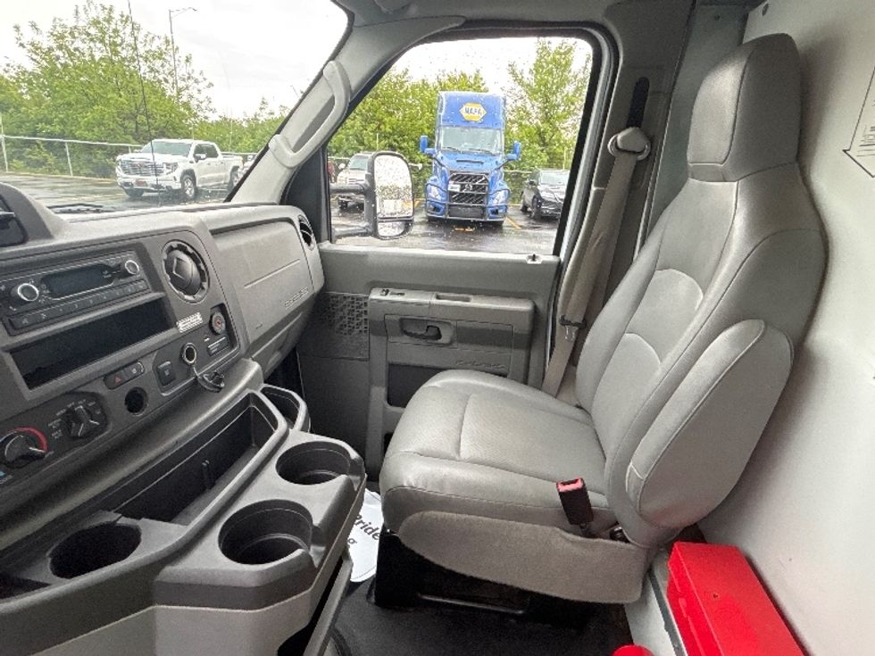 Light Duty Box Truck-Light and Medium Duty Trucks-Ford-2022-E350-Indianapolis-IN-125,265\n\t\tmiles-$ 26,000 - Image 19