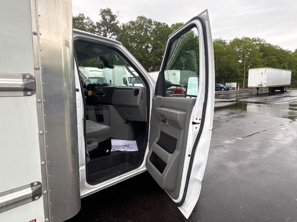 Light Duty Box Truck-Light and Medium Duty Trucks-Ford-2022-E350-Indianapolis-IN-125,265\n\t\tmiles-$ 26,000 - Image 20