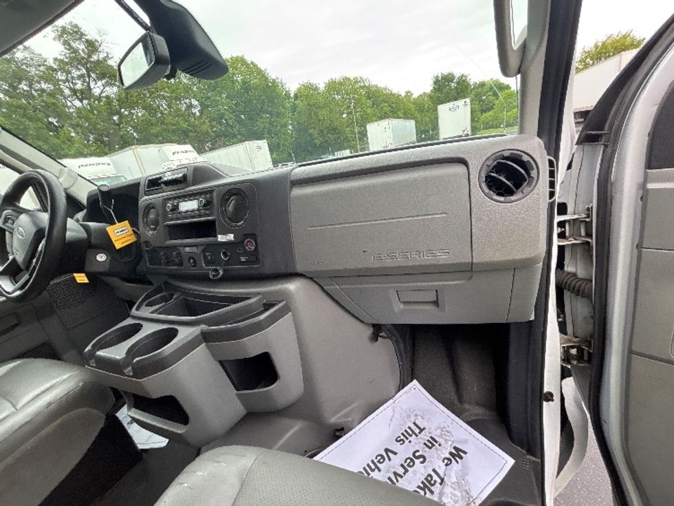 Light Duty Box Truck-Light and Medium Duty Trucks-Ford-2022-E350-Indianapolis-IN-125,265\n\t\tmiles-$ 26,000 - Image 21