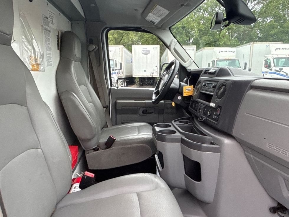 Light Duty Box Truck-Light and Medium Duty Trucks-Ford-2022-E350-Indianapolis-IN-125,265\n\t\tmiles-$ 26,000 - Image 22