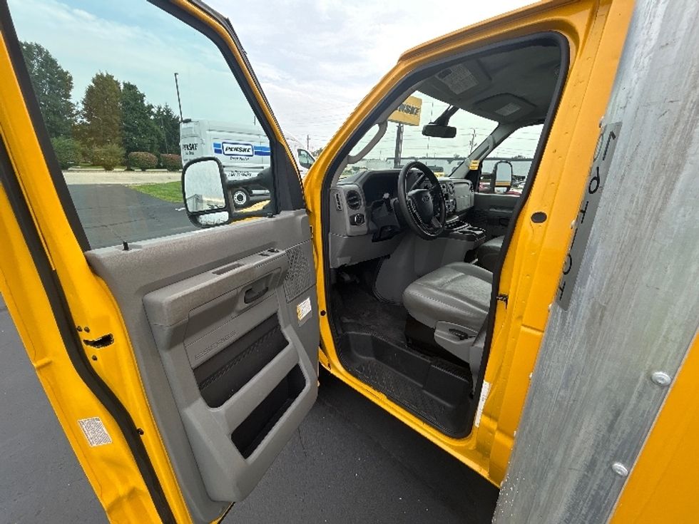 Light Duty Box Truck-Light and Medium Duty Trucks-Ford-2022-E350-Indianapolis-IN-149,645\n\t\tmiles-$ 19,500 - Image 16