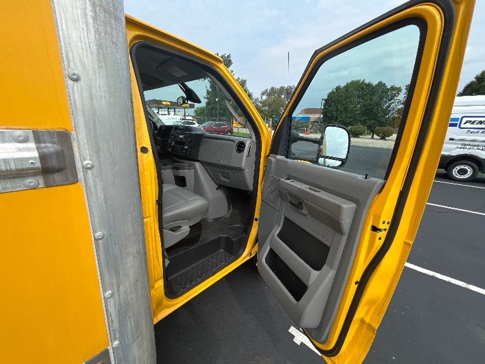 Light Duty Box Truck-Light and Medium Duty Trucks-Ford-2022-E350-Indianapolis-IN-149,645\n\t\tmiles-$ 19,500 - Image 20