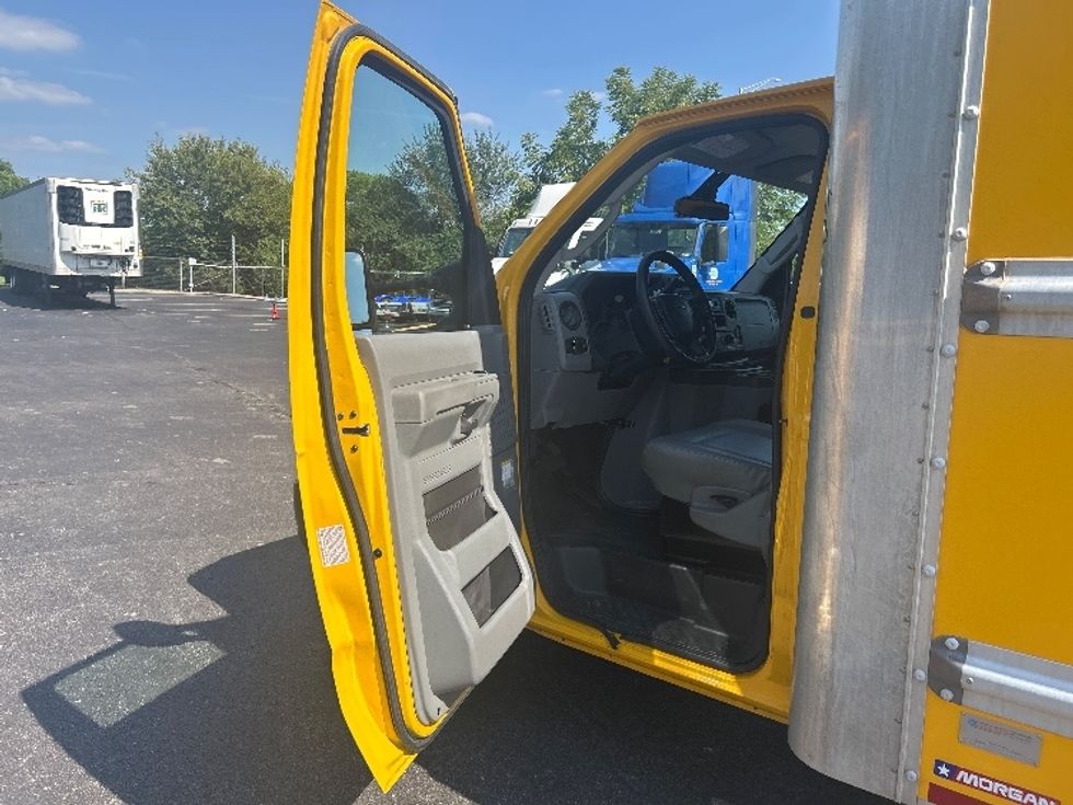 Light Duty Box Truck-Light and Medium Duty Trucks-Ford-2022-E350-Indianapolis-IN-150,077\n\t\tmiles-$ 19,500 - Image 16