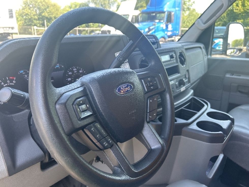 Light Duty Box Truck-Light and Medium Duty Trucks-Ford-2022-E350-Indianapolis-IN-150,077\n\t\tmiles-$ 19,500 - Image 17