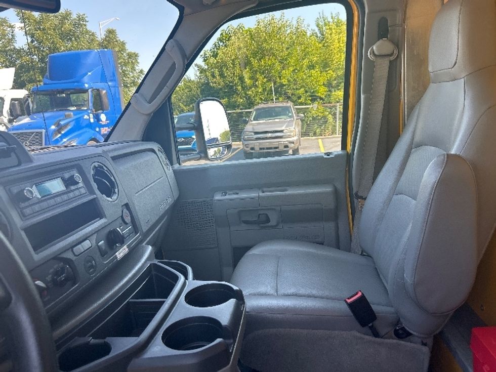 Light Duty Box Truck-Light and Medium Duty Trucks-Ford-2022-E350-Indianapolis-IN-150,077\n\t\tmiles-$ 19,500 - Image 19