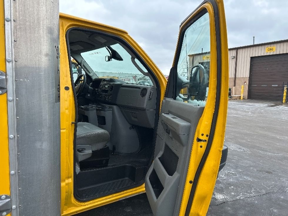 Light Duty Box Truck-Light and Medium Duty Trucks-Ford-2022-E350-Indianapolis-IN-58,446\n\t\tmiles-$ 31,750 - Image 16