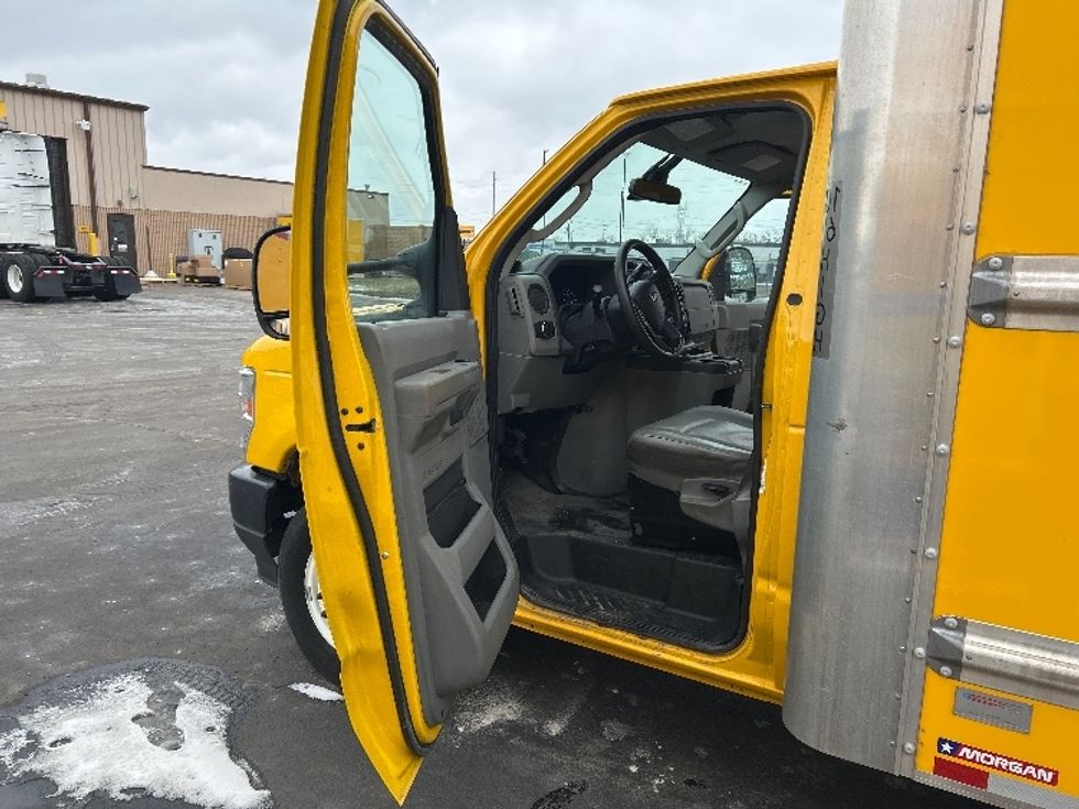 Light Duty Box Truck-Light and Medium Duty Trucks-Ford-2022-E350-Indianapolis-IN-58,446\n\t\tmiles-$ 31,750 - Image 20