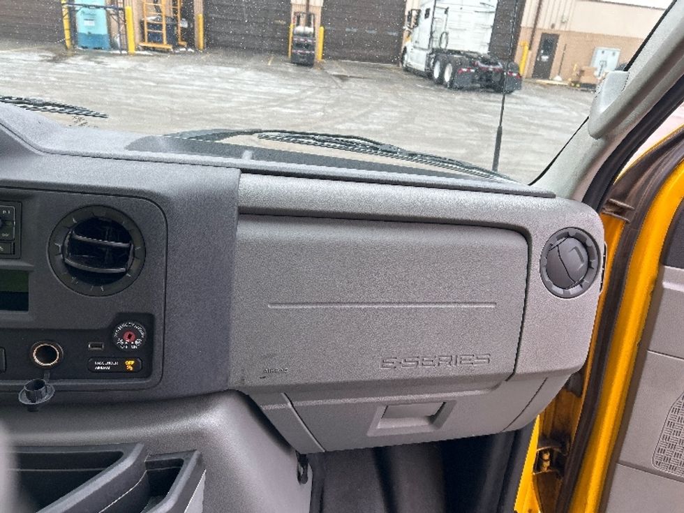 Light Duty Box Truck-Light and Medium Duty Trucks-Ford-2022-E350-Indianapolis-IN-58,446\n\t\tmiles-$ 31,750 - Image 21